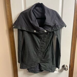 Rare Lululemon Method Wrap - Size 4 - Grey